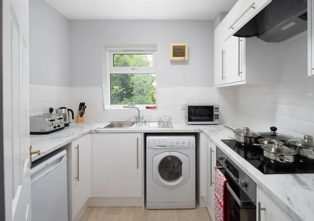 Crawley 1-Bedroom Near Gatwick Airport With Free Parking Ifield 0*,