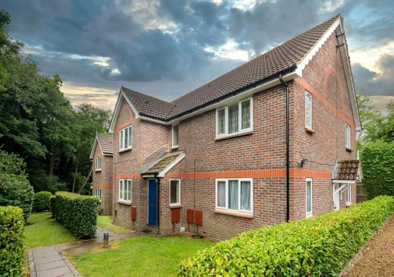 Crawley 1-Bedroom Near Gatwick Airport With Free Parking Ifield United Kingdom