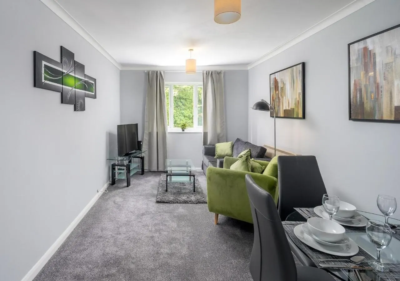 Crawley 1-Bedroom Near Gatwick Airport With Free Parking Ifield United Kingdom